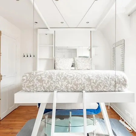 Eiffel Cozy Flat